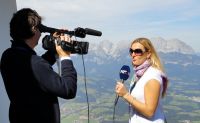 Janica Kostelic als TV-Lady bei der Ehrung ihres Bruders (c) KSC